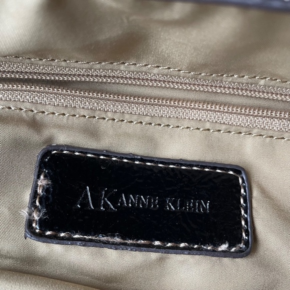 EUC AK Anne Klein Tote Bag - Black and Cream - Classic Basket Weave Texture - Picture 4 of 7